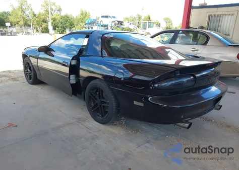2001 Chevrolet Camaro Z28 z USA, uszkodzony, nr VIN 2G1FP22G412100736